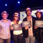 Equipe mobCONTENT recebendo prêmio Sunny Side Doc Awards 2013 Produtora de aplicativos mobile e vídeos